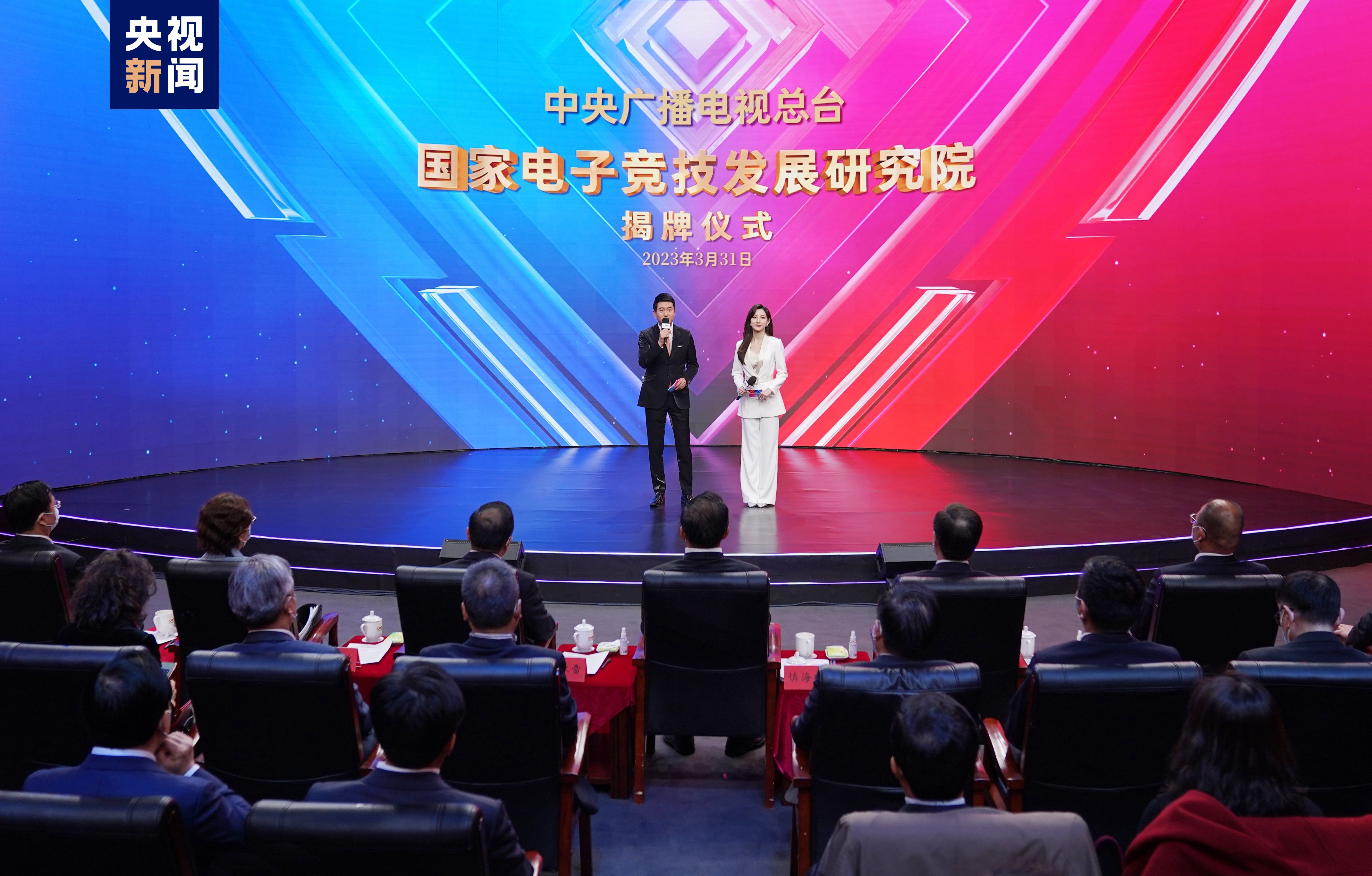 小区的饮水机商家又换了，你知道直饮水和活净水的区别吗？